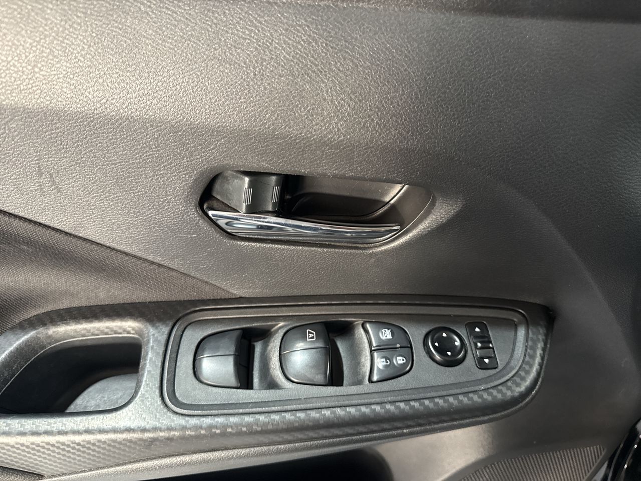 2021 Nissan VERSA SENSE MT 21