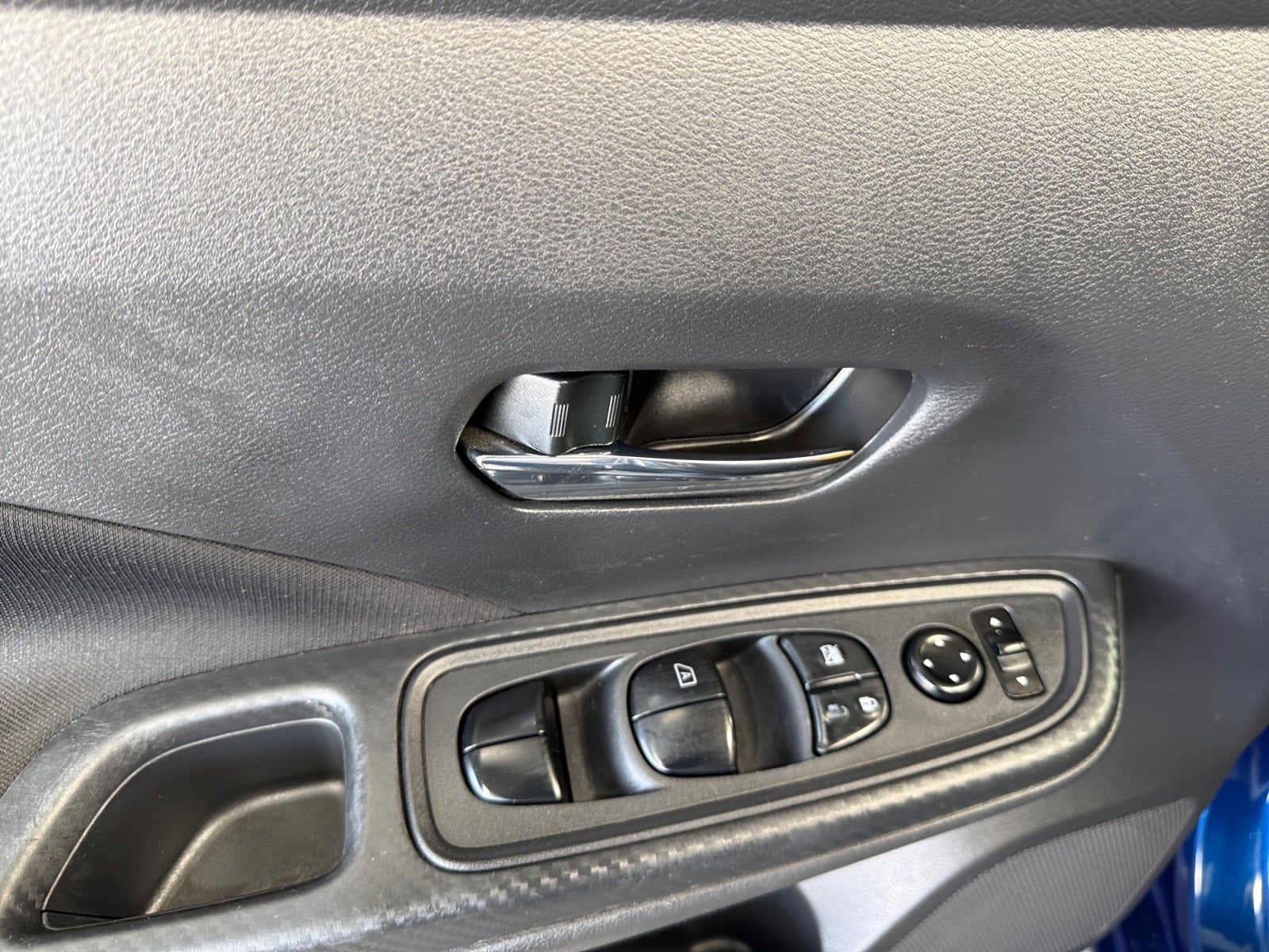 2023 Nissan VERSA ADVANCE CVT 23