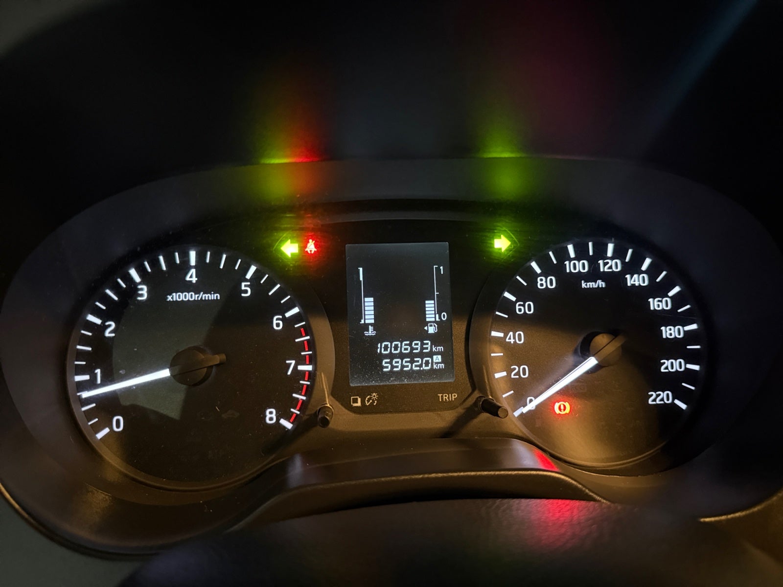 2019 Nissan FRONTIER DOBLE CABINA SE TM AC PAQ SEG 6VEL