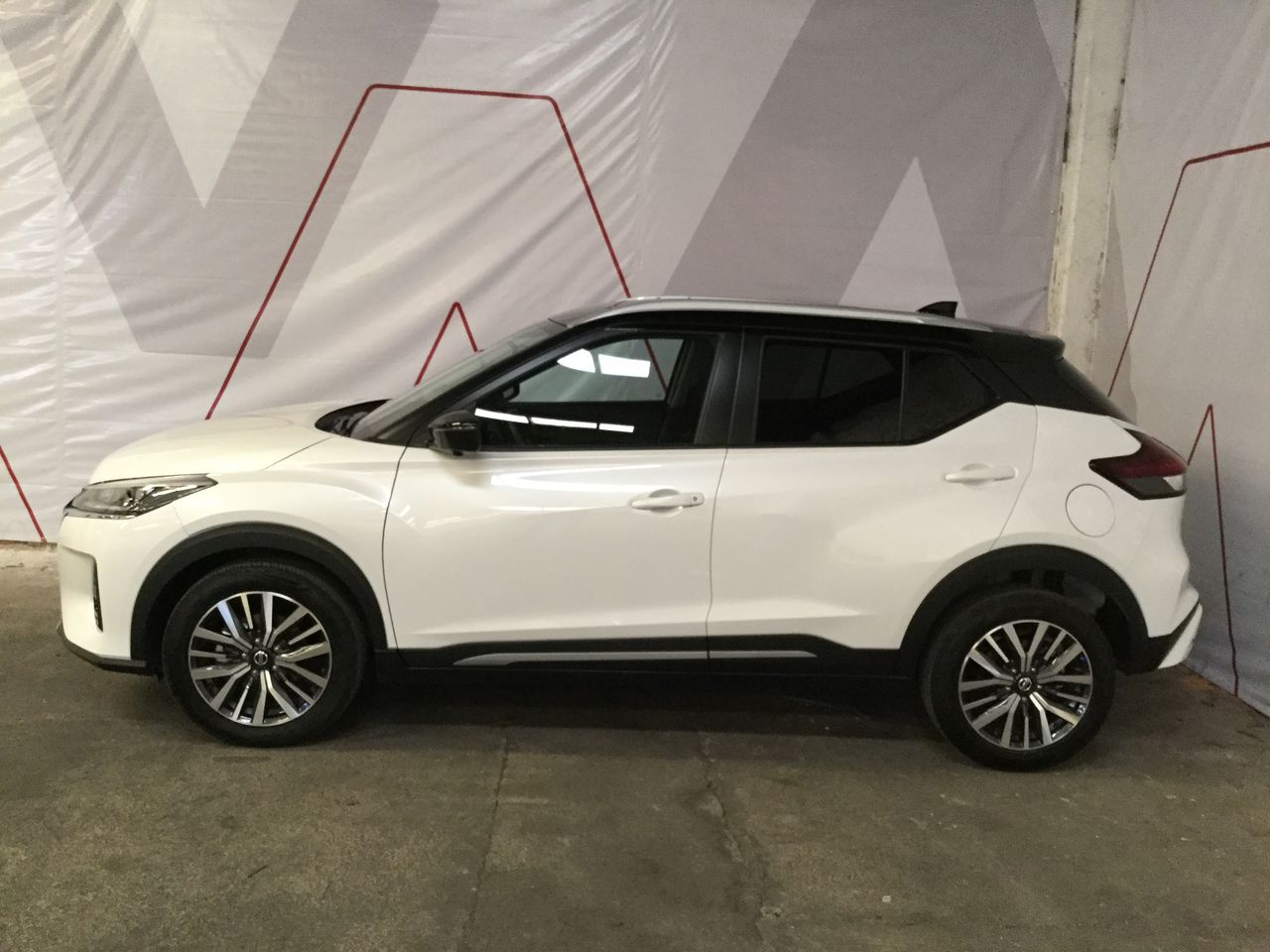 2021 Nissan KICKS PLATINUM BI-TONO 1.6 LTS CVT 21