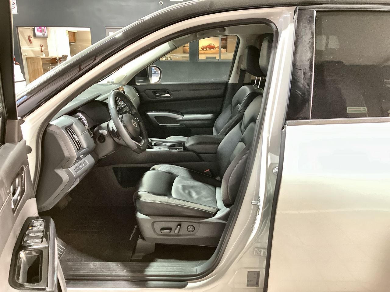 2023 Nissan PATHFINDER ADVANCE 2WD 23