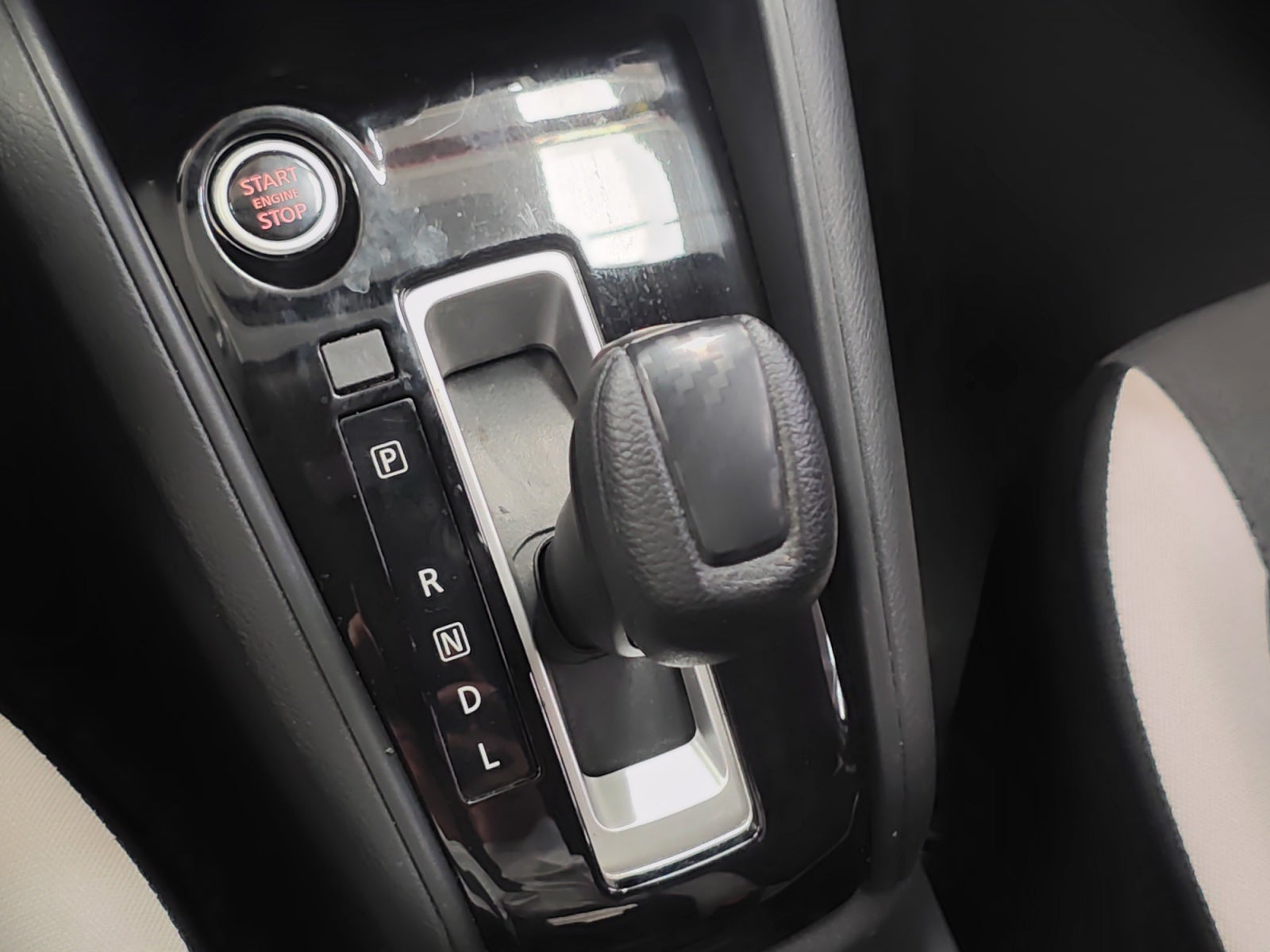 2022 Nissan VERSA ADVANCE CVT 22