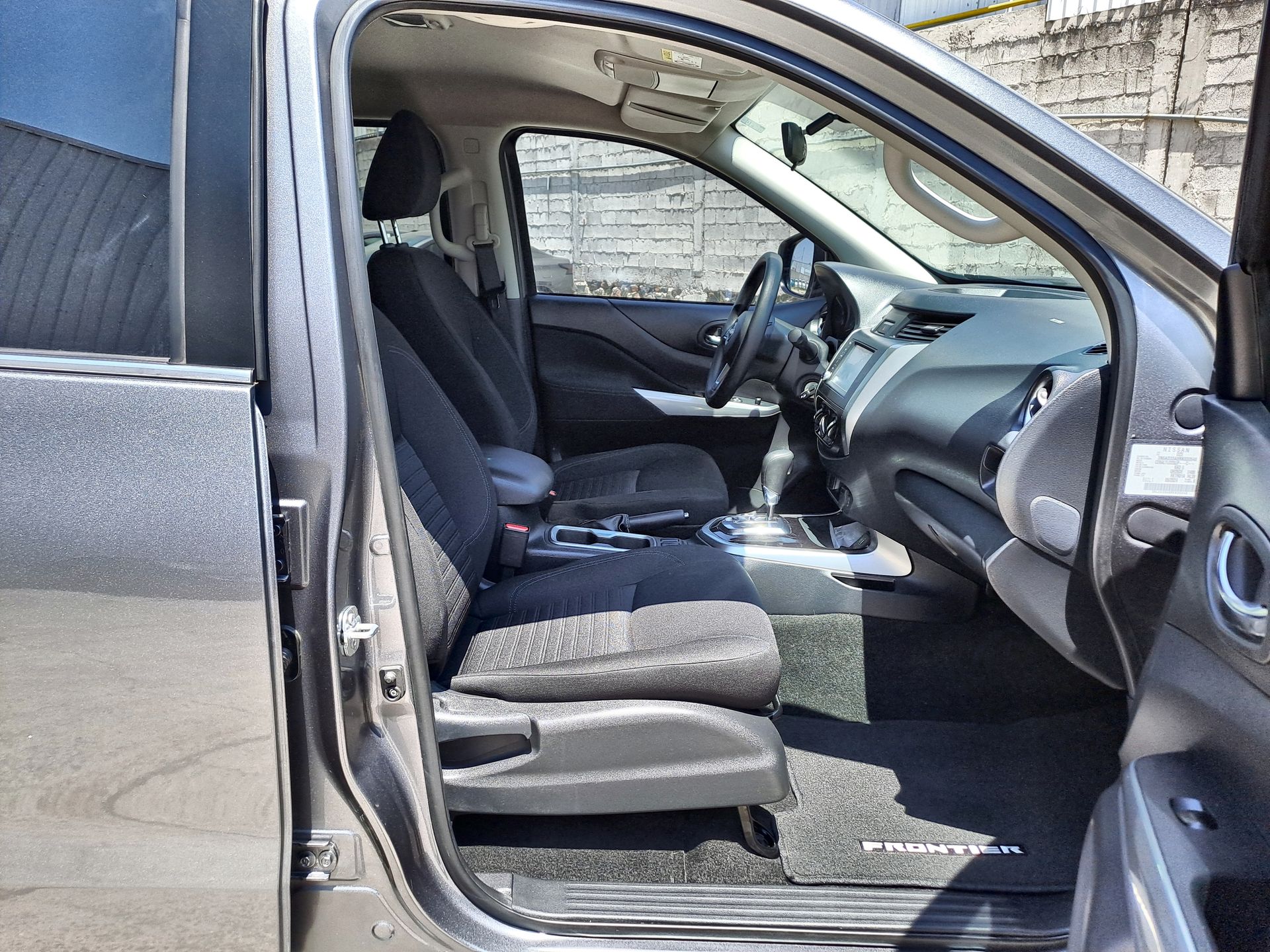 2024 Nissan FRONTIER FRONTIER LE TA 24