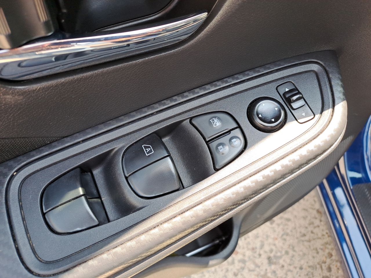 2022 Nissan VERSA ADVANCE CVT 22