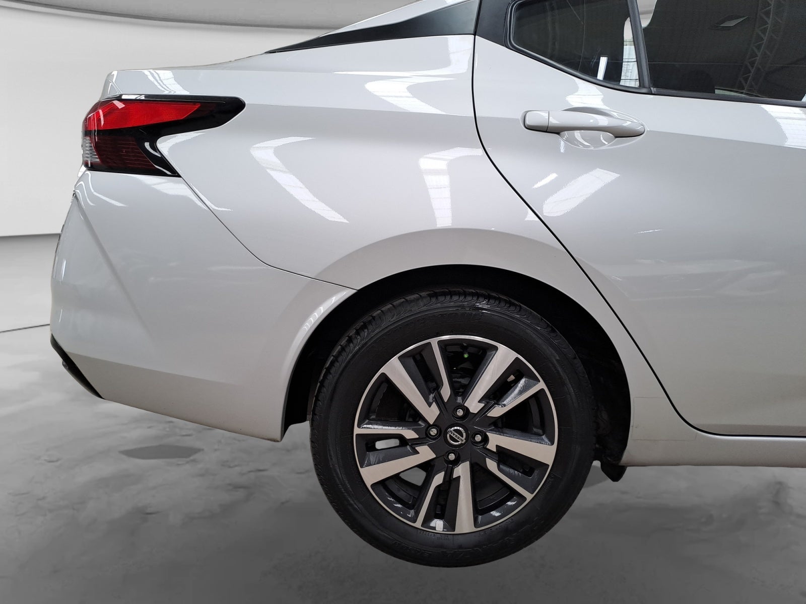 2021 Nissan VERSA ADVANCE CVT 21