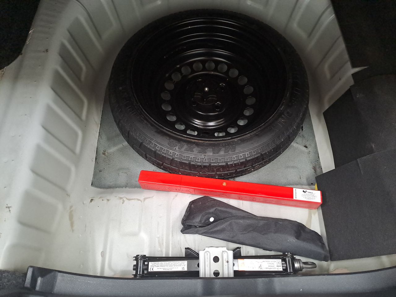 2023 Nissan VERSA ADVANCE MT 23