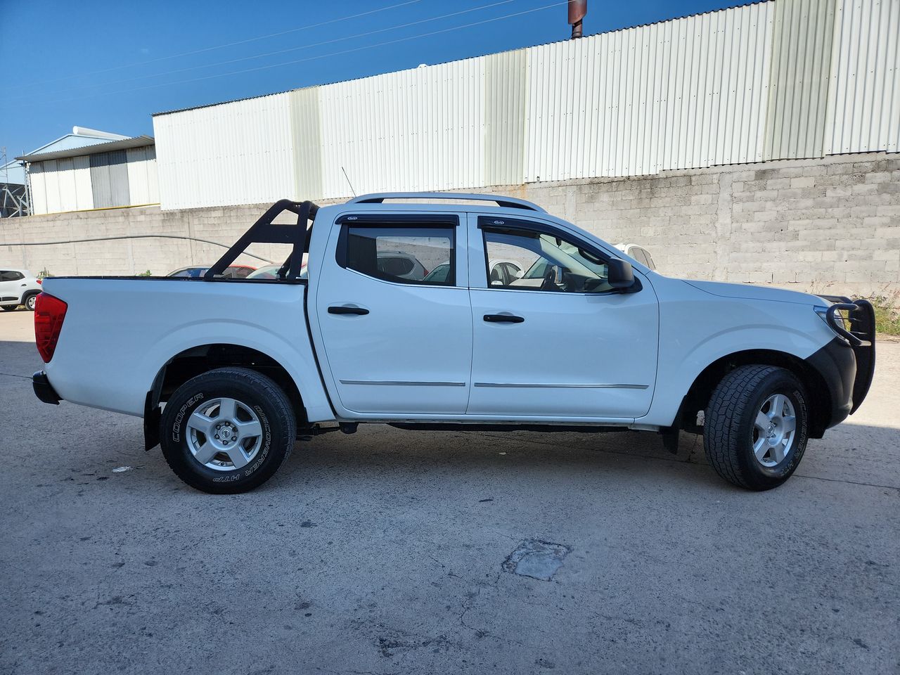 2020 Nissan FRONTIER DOBLE CABINA SE TM AC PAQ SEG 6VEL