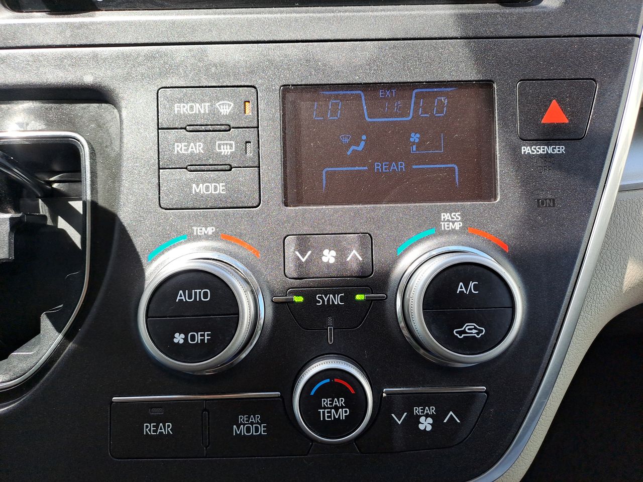 2018 Toyota SIENNA LE