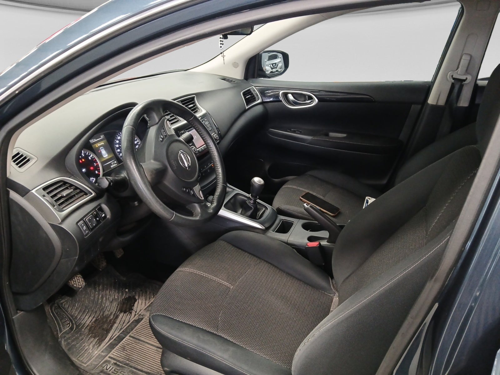 2018 Nissan SENTRA ADVANCE MT