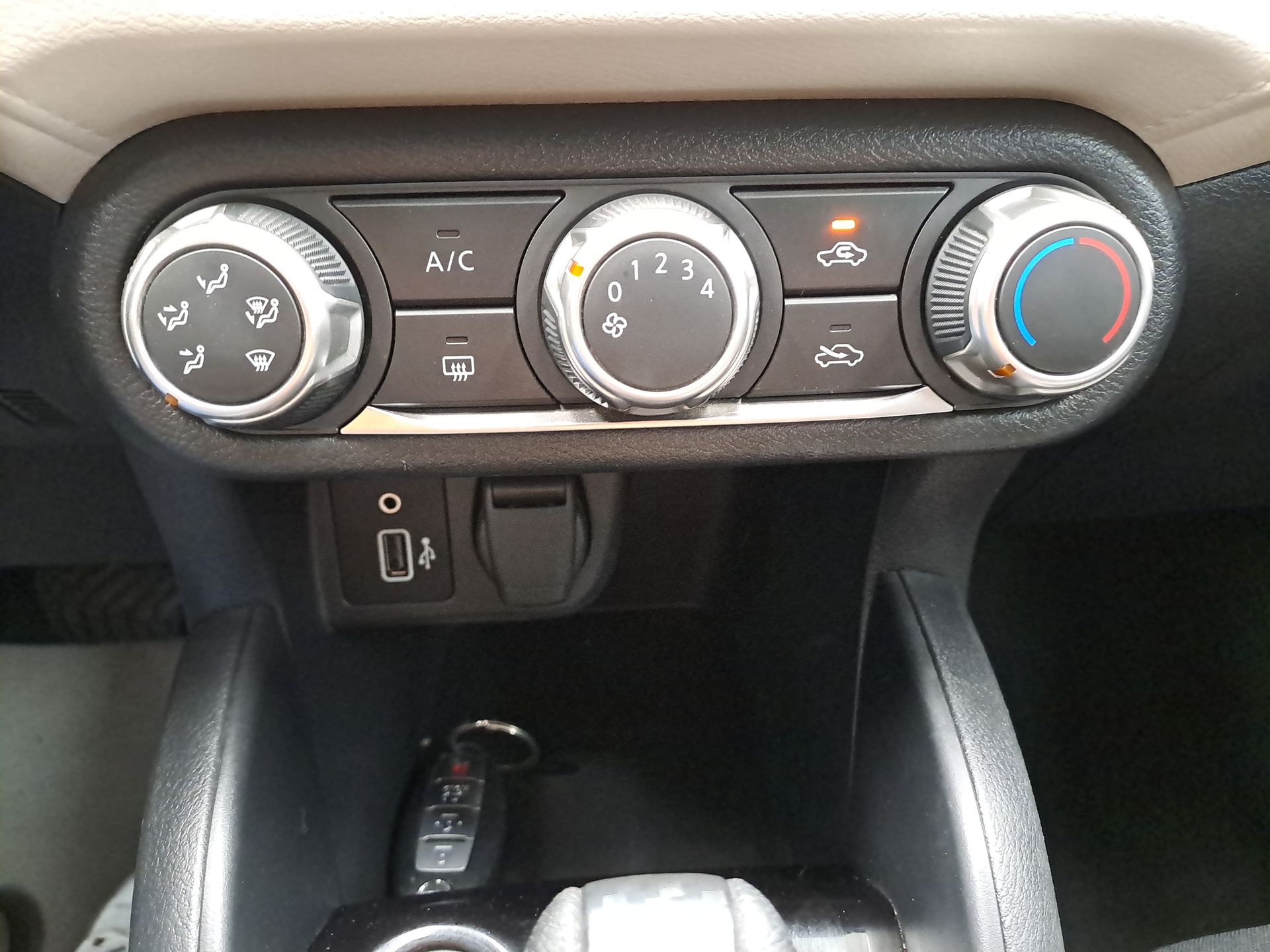 2022 Nissan VERSA ADVANCE CVT 22