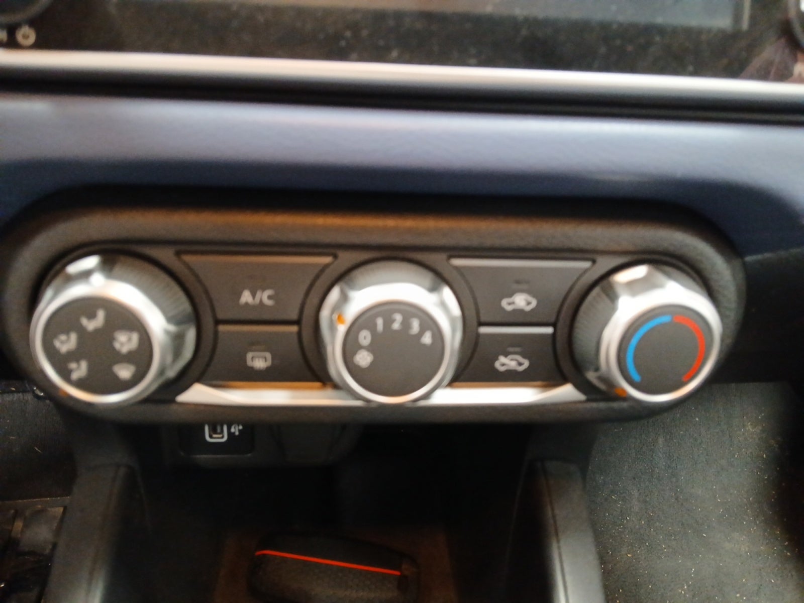 2024 Nissan VERSA ADVANCE MT 24
