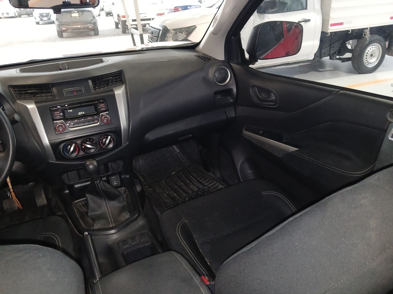 2020 Nissan NP300 DOBLE CABINA NP300 DOBLE CABINA SE TM AC PAQ SEG 6VEL.