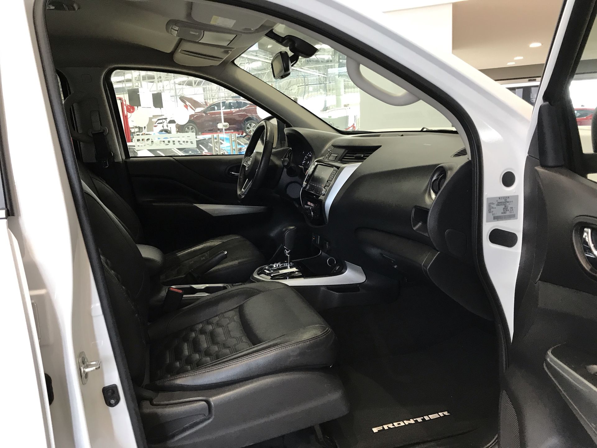 2023 Nissan FRONTIER PLATINUM LE TA 23