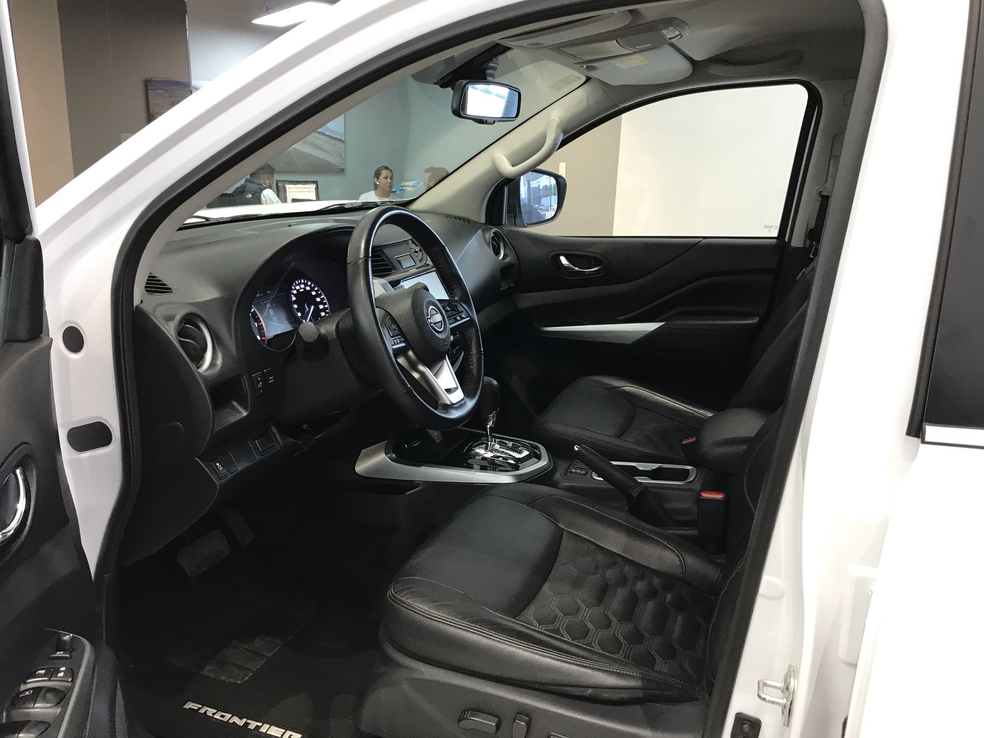 2023 Nissan FRONTIER PLATINUM LE TA 23