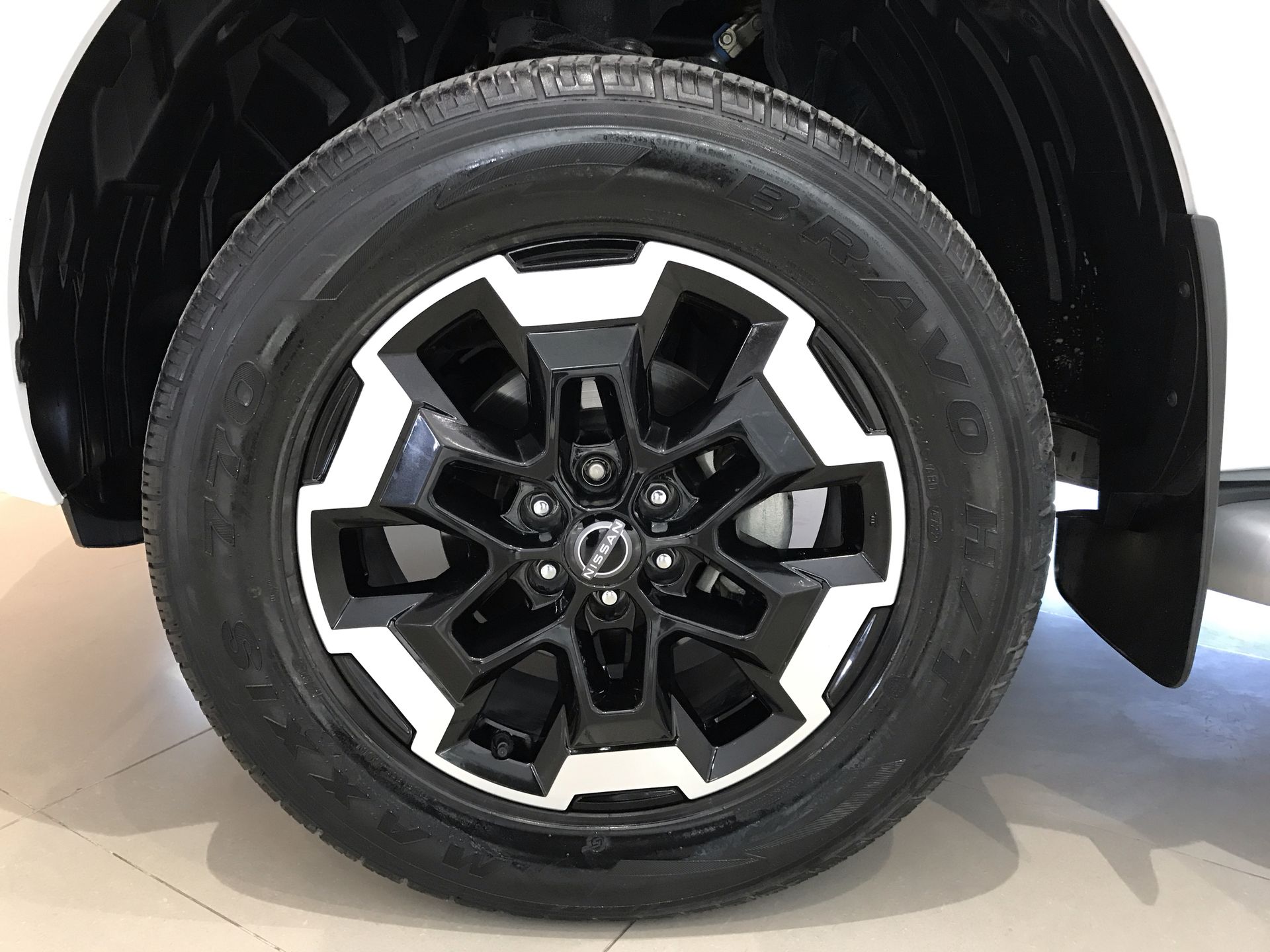 2023 Nissan FRONTIER PLATINUM LE TA 23