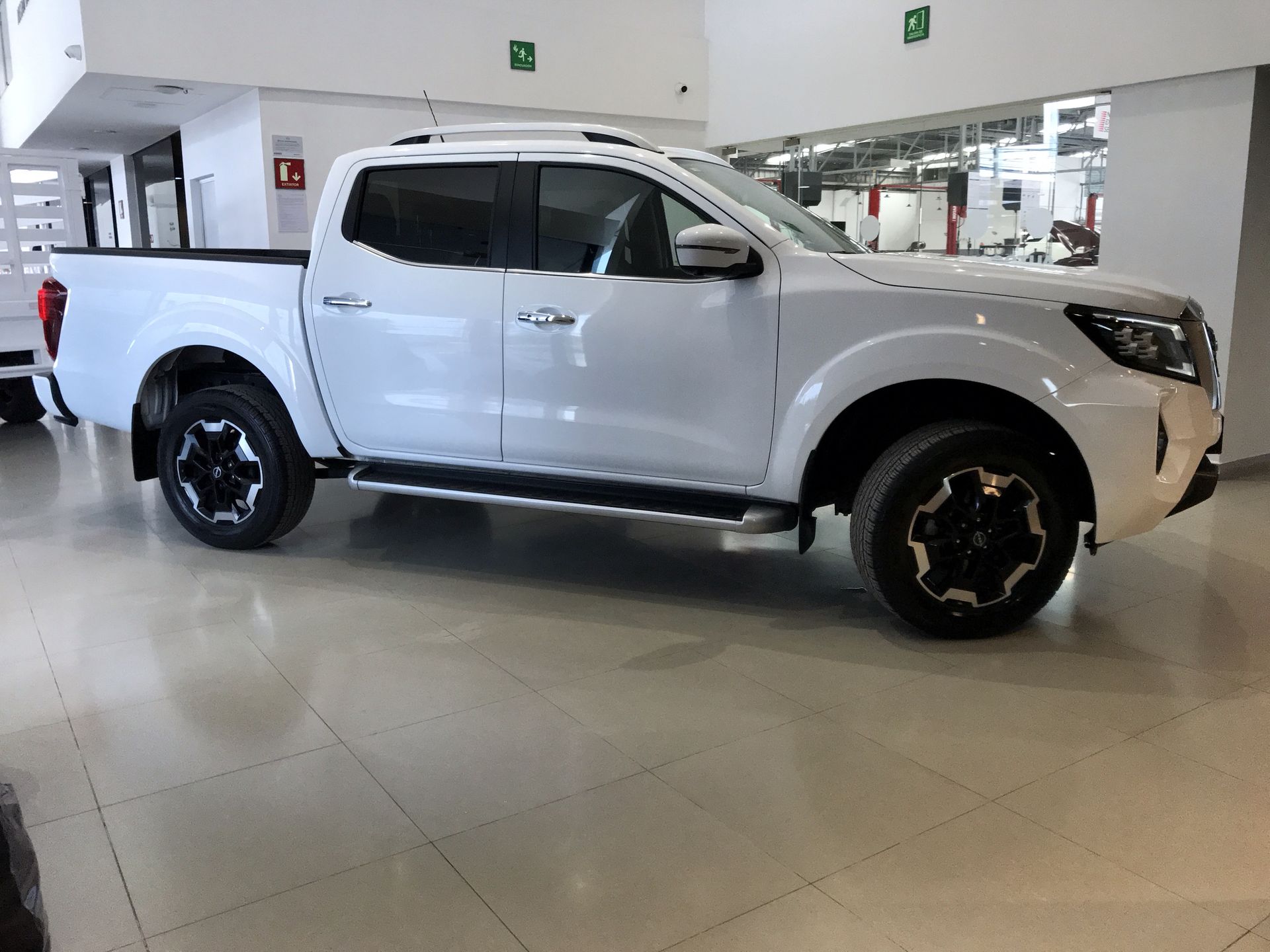 2023 Nissan FRONTIER PLATINUM LE TA 23