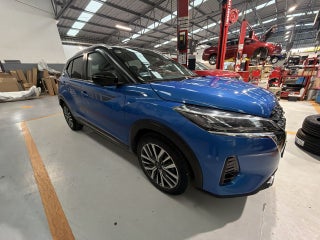 2023 Nissan KICKS KICKS PLATINUM CVT NEGRO BI-TONO