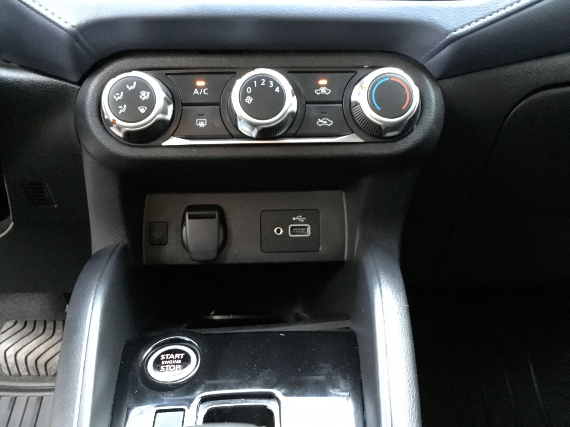 2024 Nissan VERSA ADVANCE CVT 24