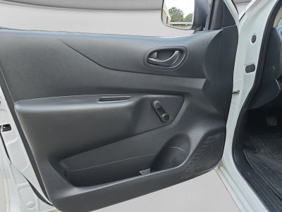 2020 Nissan NP300 DOBLE CABINA DOBLE CABINA S TM AC PAQ. SEG. 6VEL