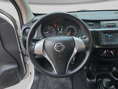 2020 Nissan NP300 DOBLE CABINA DOBLE CABINA S TM AC PAQ. SEG. 6VEL