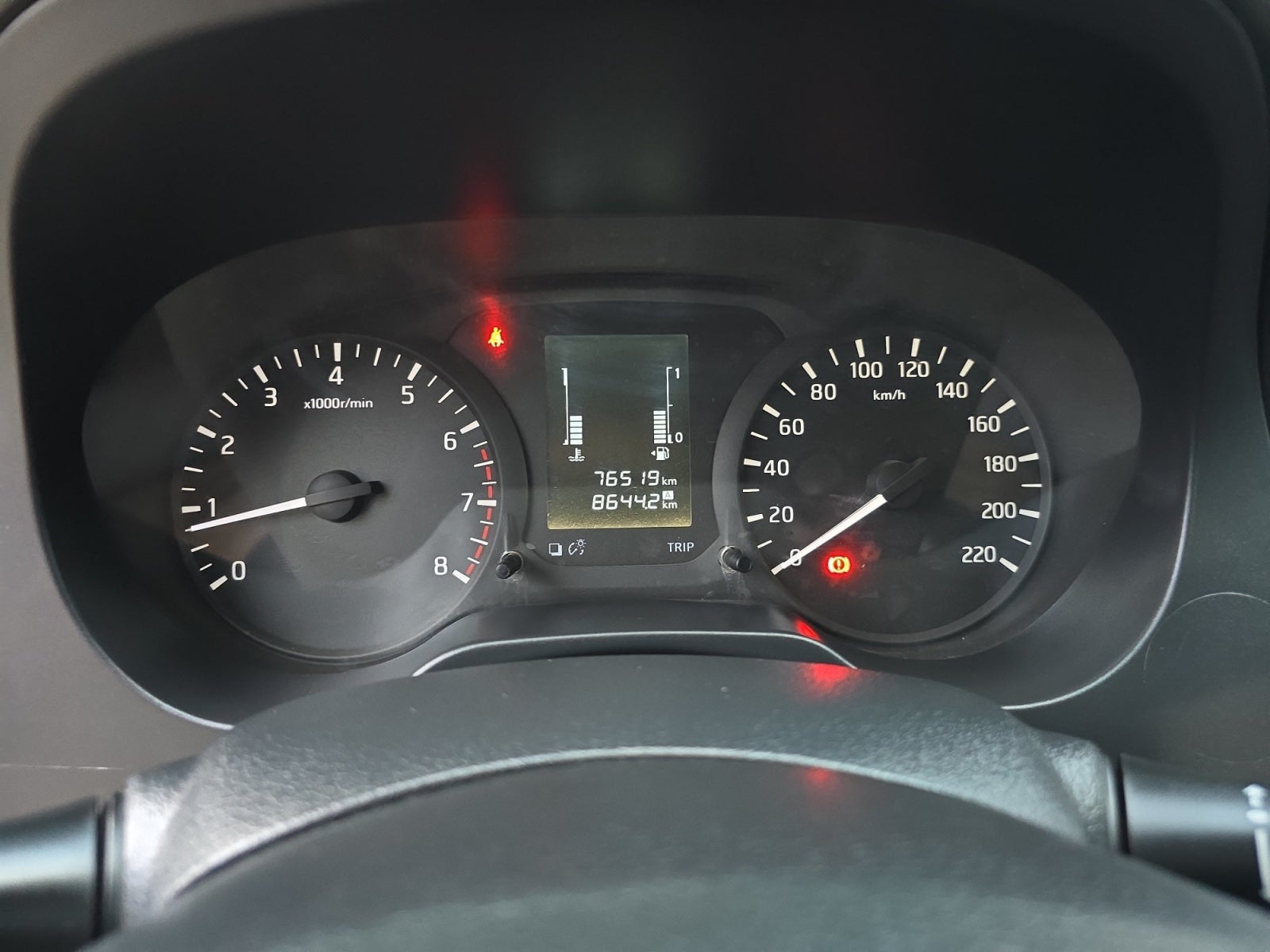 2020 Nissan NP300 DOBLE CABINA DOBLE CABINA S TM AC PAQ. SEG. 6VEL