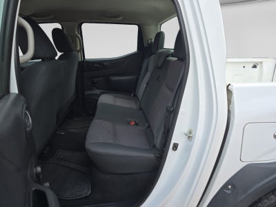 2020 Nissan NP300 DOBLE CABINA DOBLE CABINA S TM AC PAQ. SEG. 6VEL