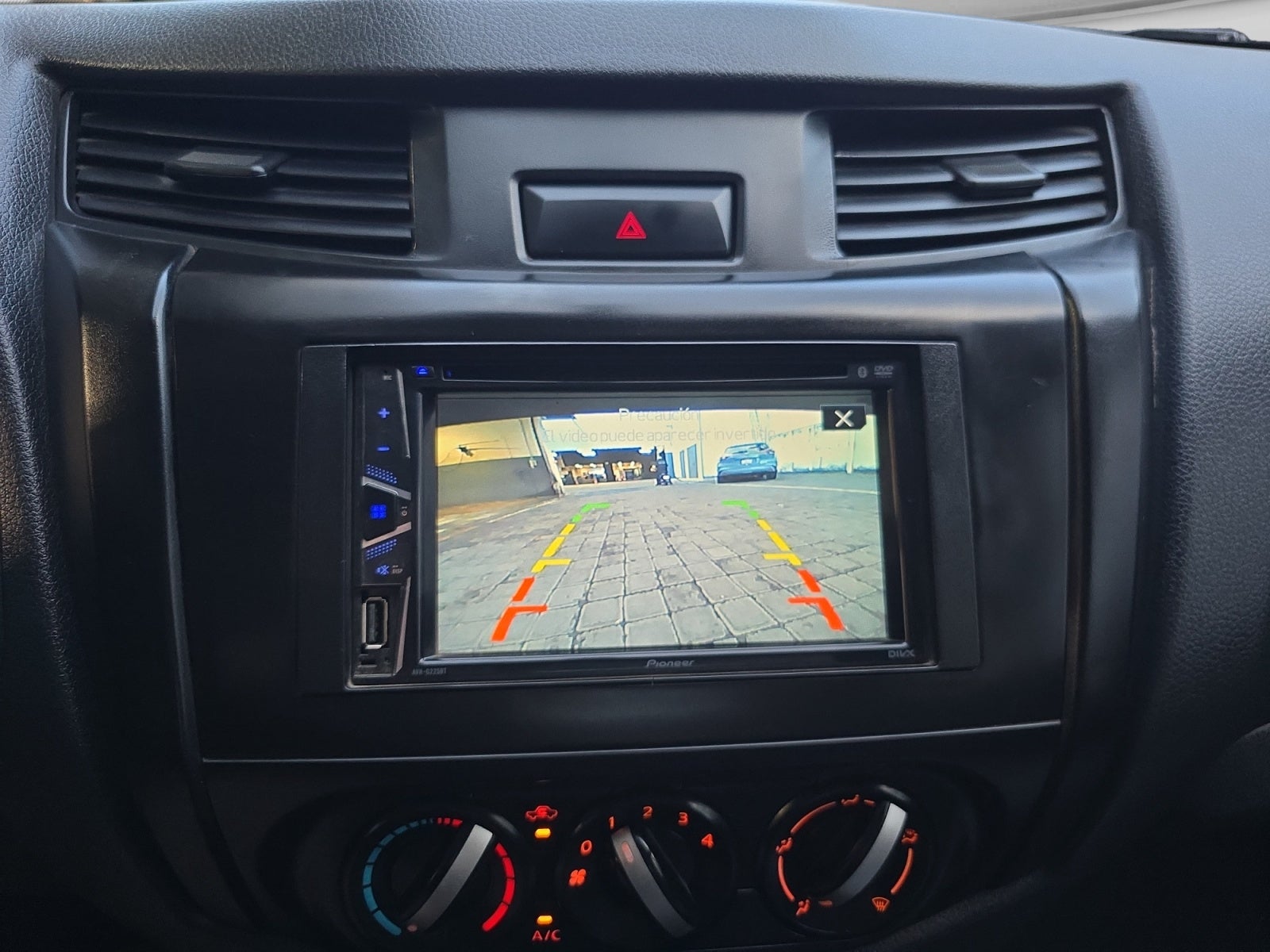 2020 Nissan NP300 DOBLE CABINA DOBLE CABINA S TM AC PAQ. SEG. 6VEL