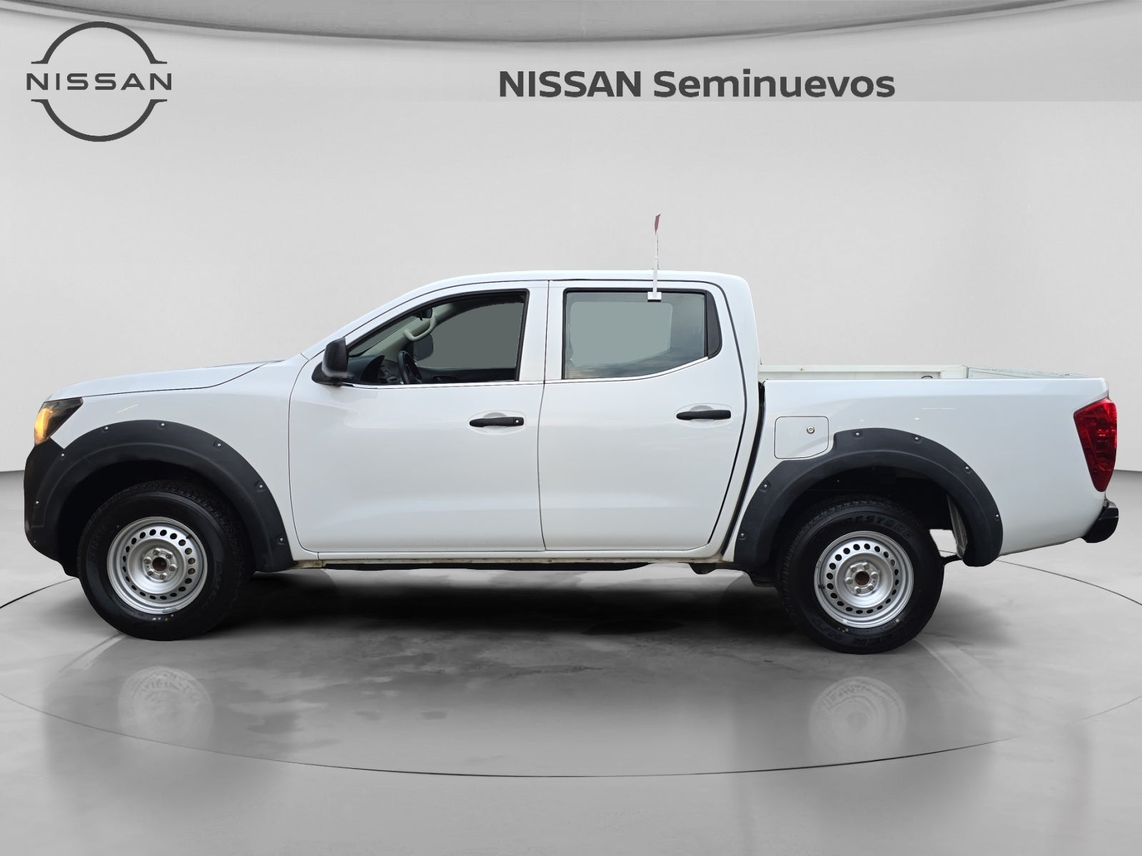 2020 Nissan NP300 DOBLE CABINA DOBLE CABINA S TM AC PAQ. SEG. 6VEL