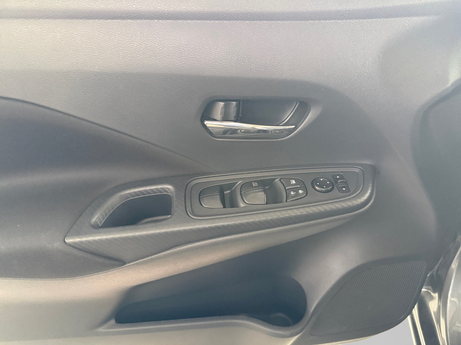2023 Nissan VERSA ADVANCE MT 23