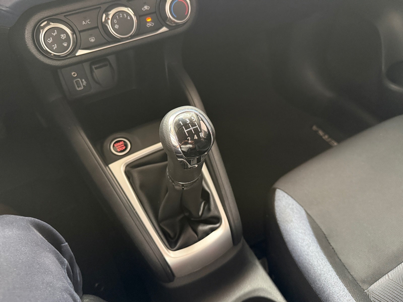 2023 Nissan VERSA ADVANCE MT 23