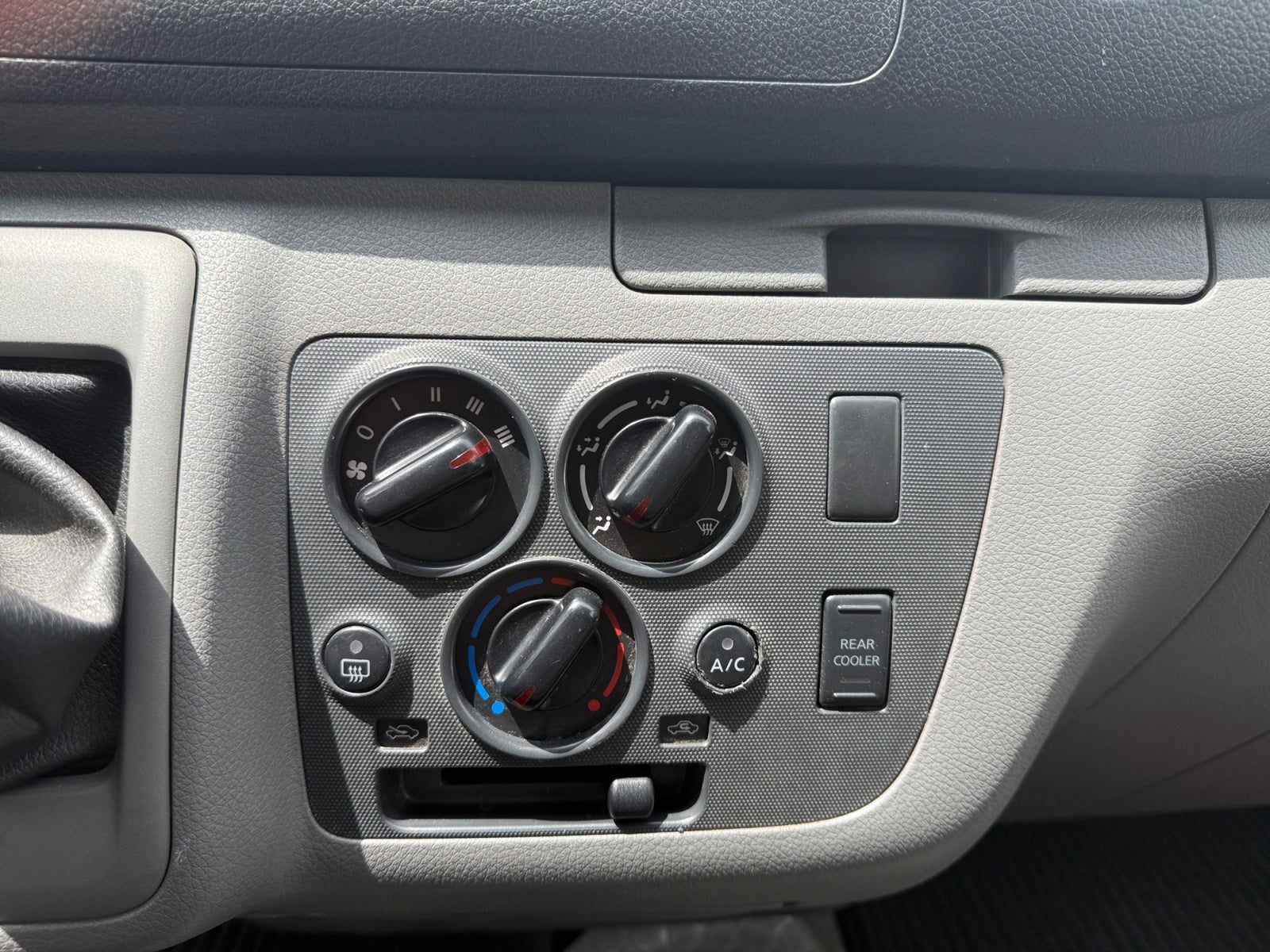 2019 Nissan URVAN 14 PASAJEROS AMPLIA AA 26