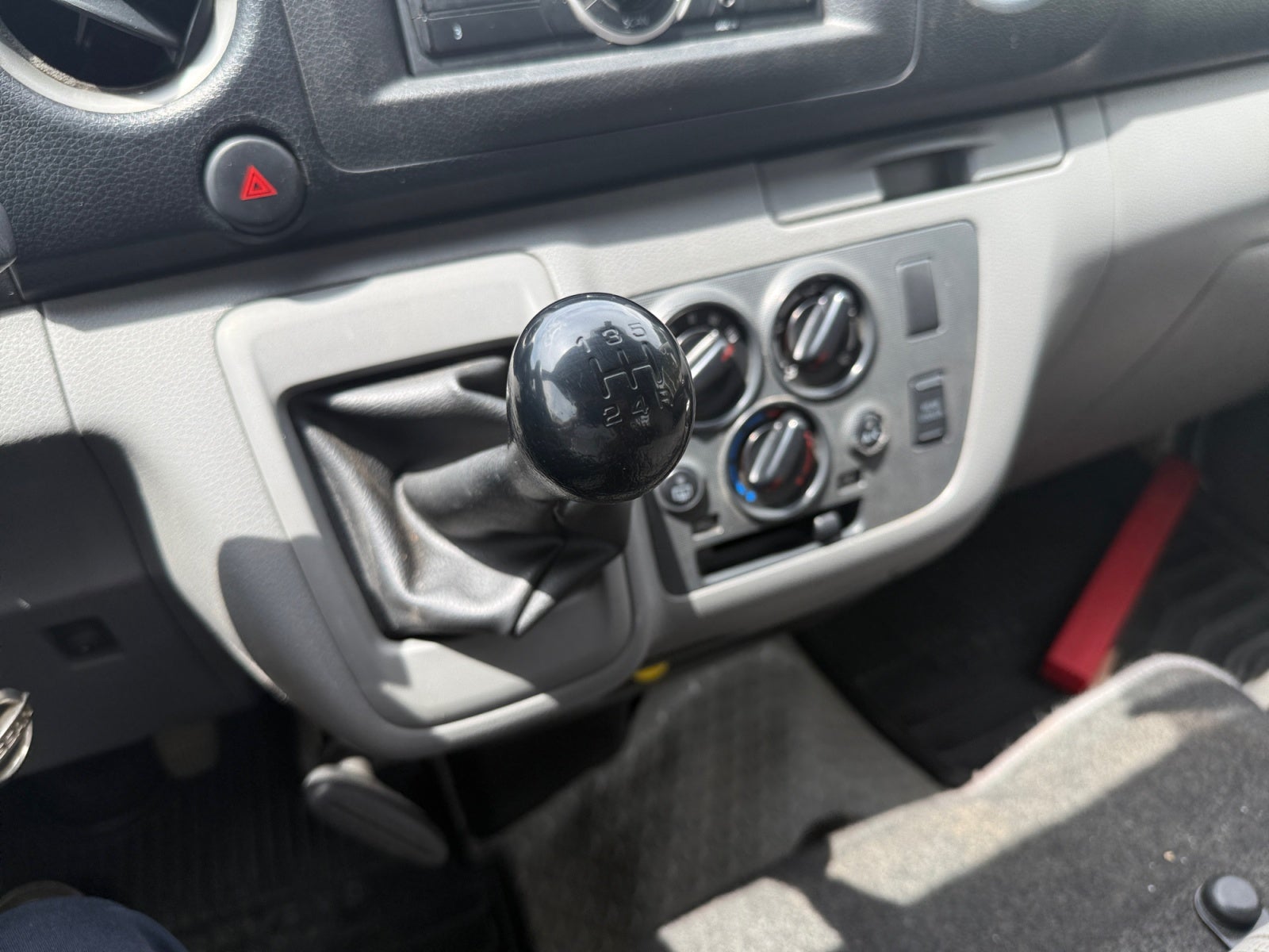2019 Nissan URVAN 14 PASAJEROS AMPLIA AA 26