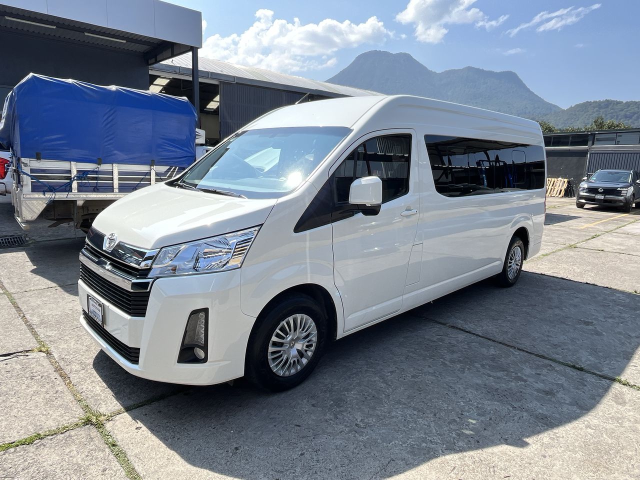 2023 Toyota HIACE 12 PASAJEROS