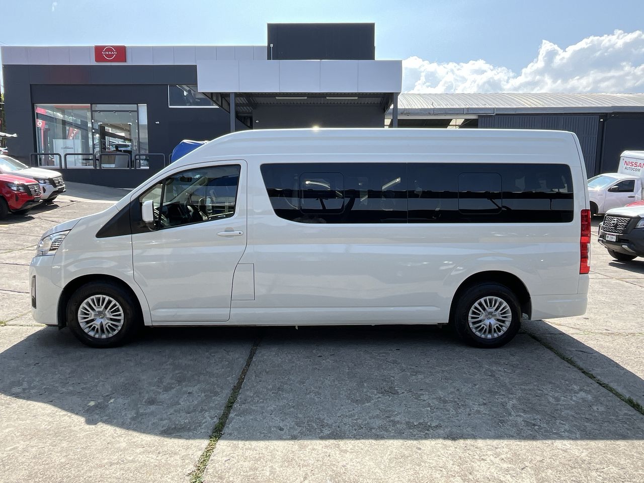 2023 Toyota HIACE 12 PASAJEROS
